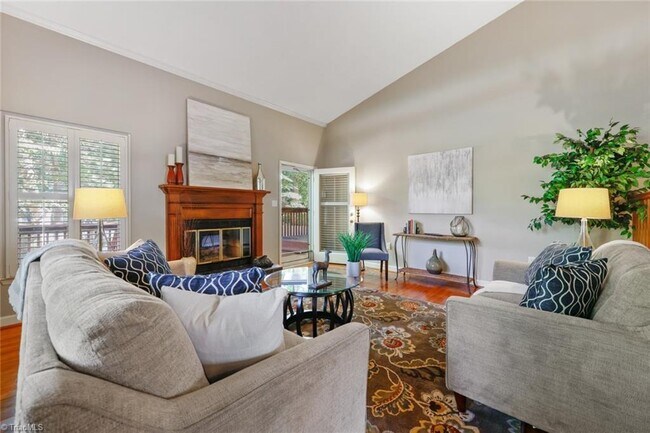 Building Photo - 1822 Oakcrest Ct