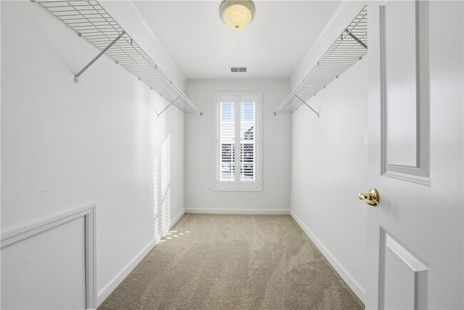 Building Photo - 819 Strasburg Dr
