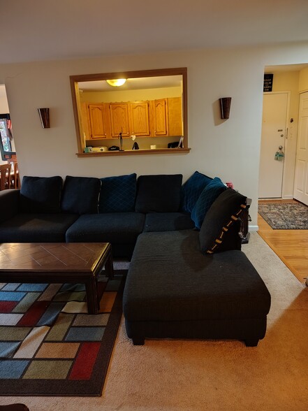 Building Photo - 2132 Pauline Blvd