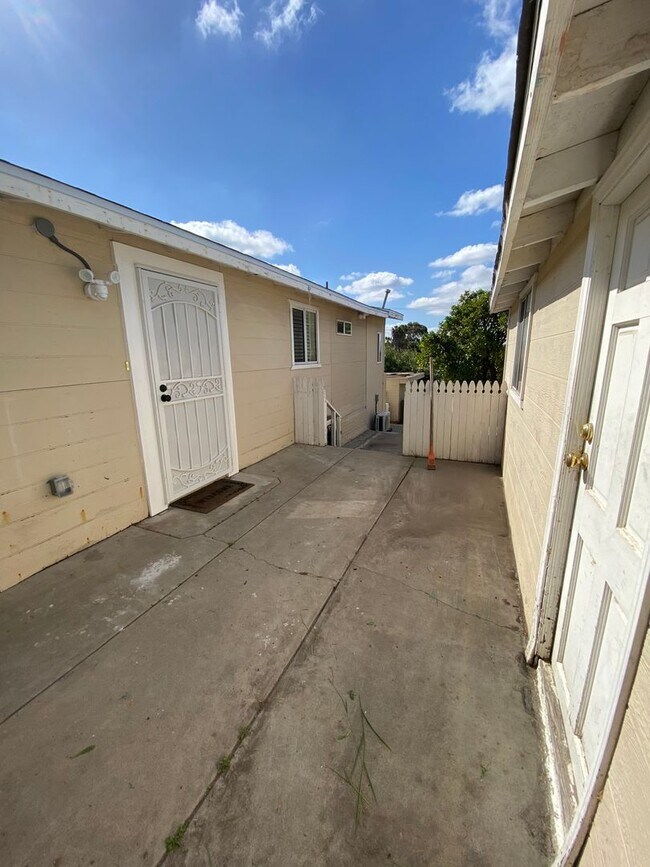 Building Photo - COMING SOON - NEWLY RENOVATED 3BD+1BA HOME