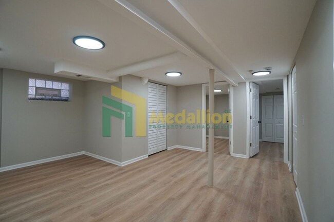 Building Photo - 9858 S Drexel Ave