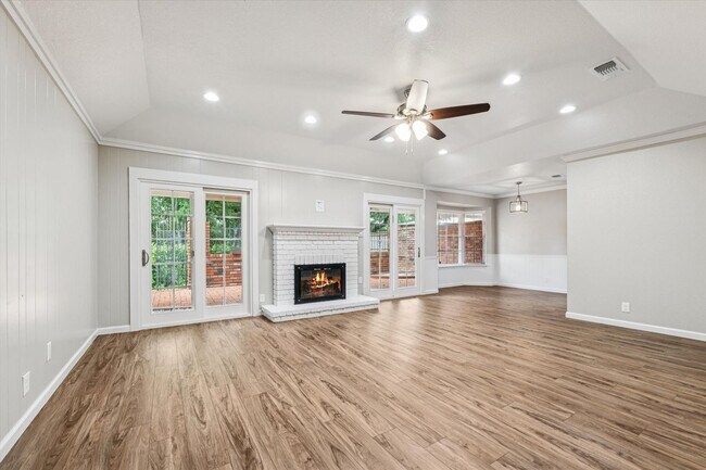 Building Photo - Pristine Updated Indian Creek Condo