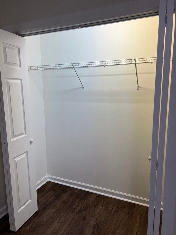 Building Photo - 800 Lullwater Rd