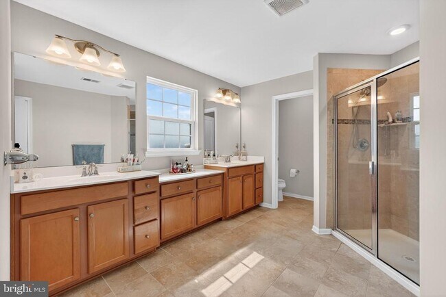 Building Photo - 40 Gina Dr