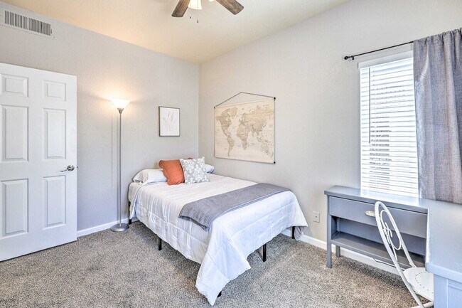 Building Photo - 1601 W Beardsley Rd