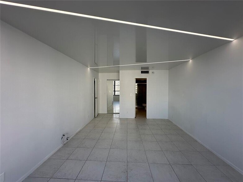 Building Photo - 600 Three Islands Blvd