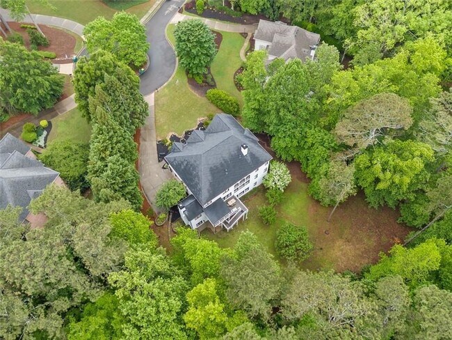Building Photo - 882 Hallbrook Ln