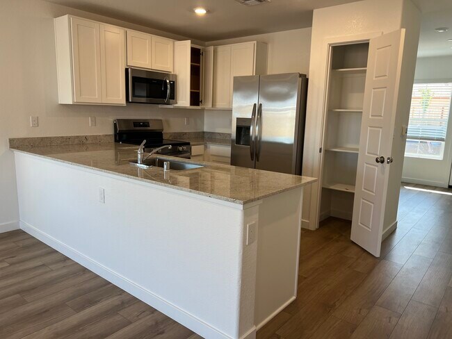 Building Photo - CALIFORNIA-4438