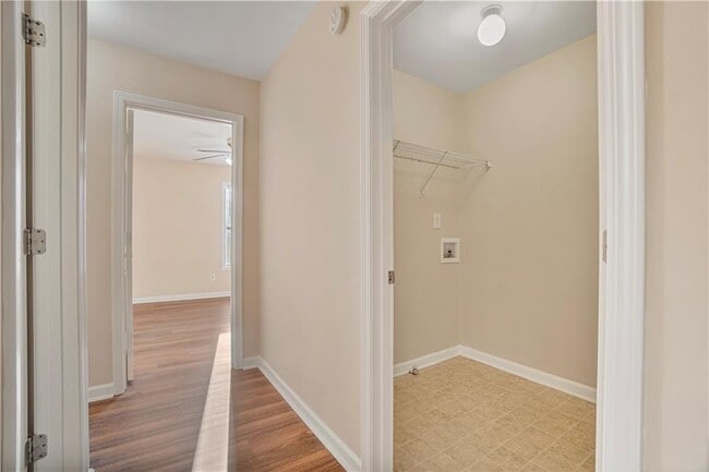 Building Photo - 1938 Dilcrest Dr