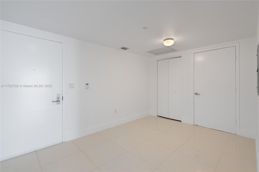 Building Photo - 475 Brickell Ave