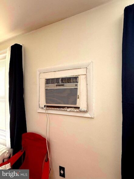 Building Photo - 5118 Oakland St