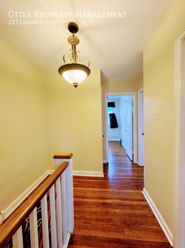 Building Photo - 223 Lardner St