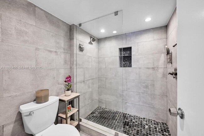 Building Photo - 5000 N Ocean Blvd