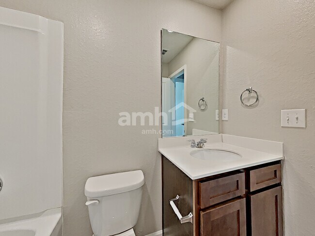 Building Photo - 3405 Ridge HillPkwy