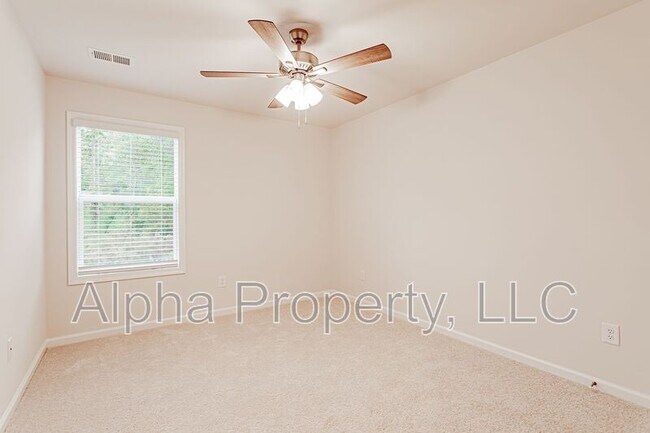 Building Photo - 147 Clingstone Trl