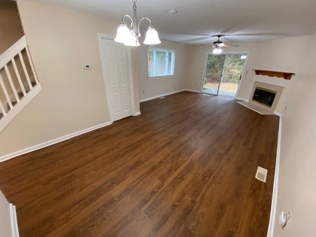 Building Photo - Ideal Living: Beautifully Designed 2 Bedro...