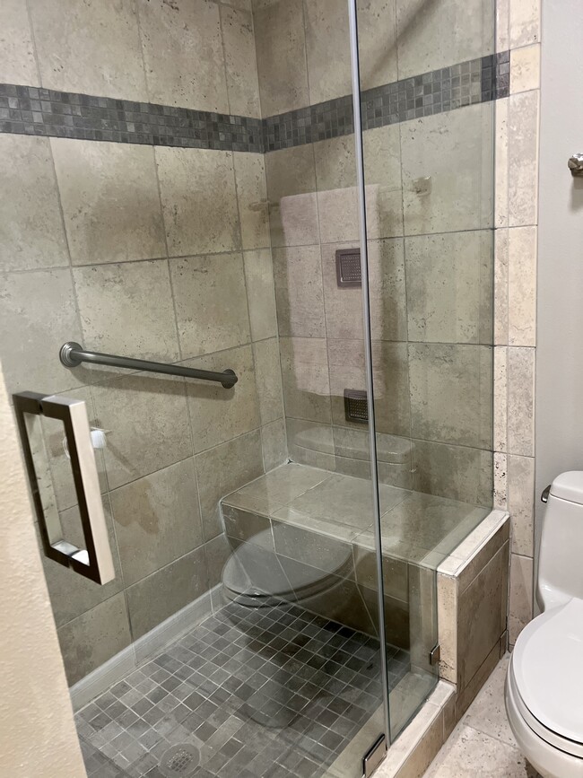 Building Photo - 1707 Mayflower Dr