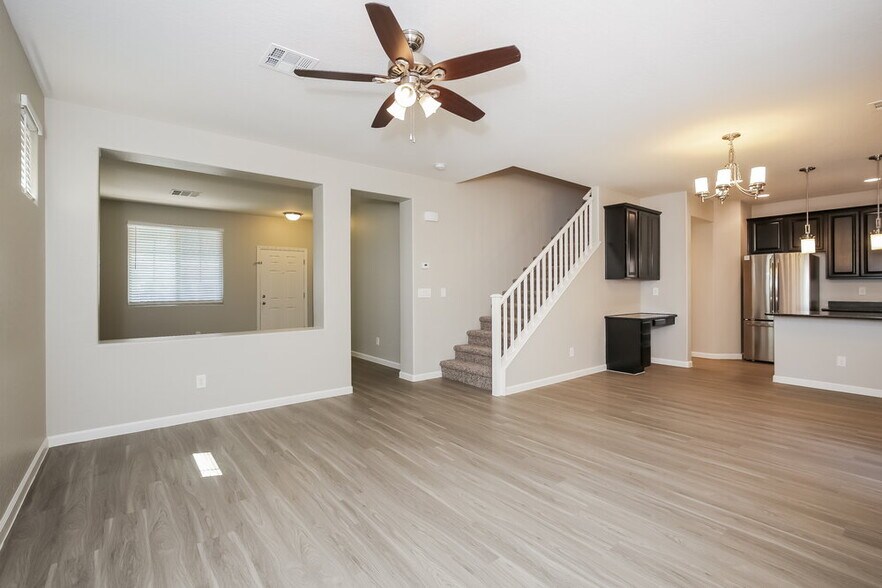 Building Photo - 10440 Yew Blossom Ave