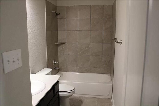 Bathroom - 621 Redwood Dr