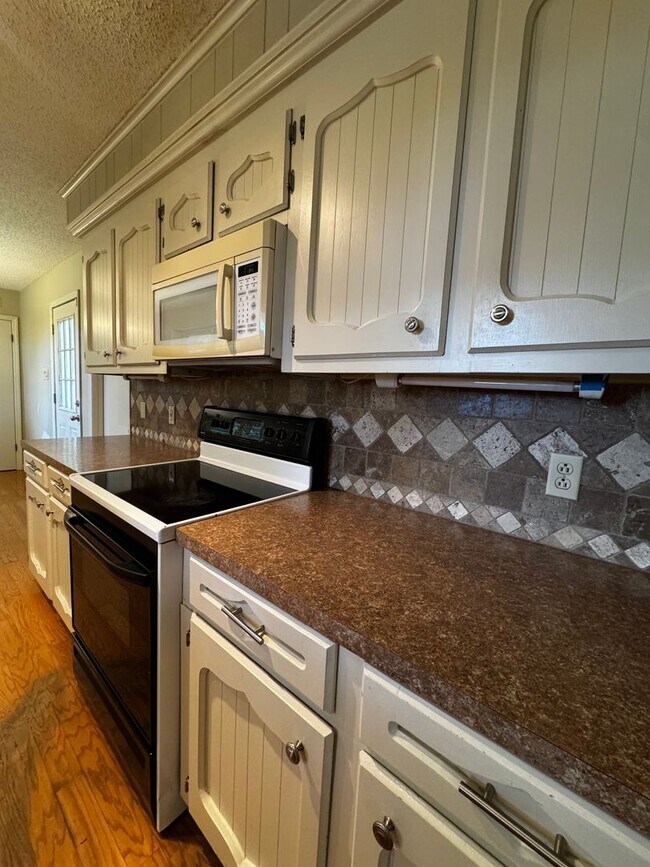 Building Photo - 3BD/2BA House for Lease in Jackson Park - Central Community