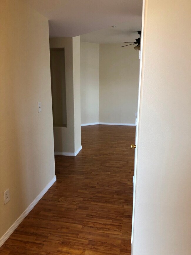 Building Photo - 833 Aspen Peak Loop