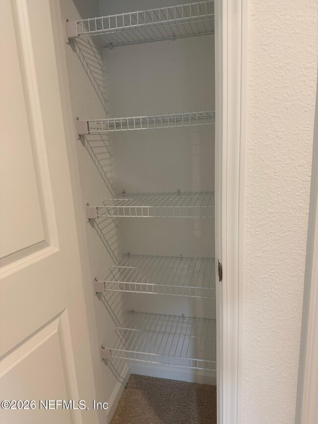 Building Photo - 624 Farmfield Dr