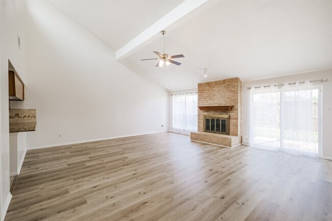 Building Photo - 2815 Arrowhead Dr