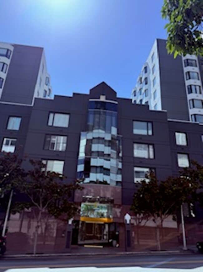 Building Photo - Furnished 1-Bedroom Garden Oasis at Bay Crest Condominiums | Rincon Hill