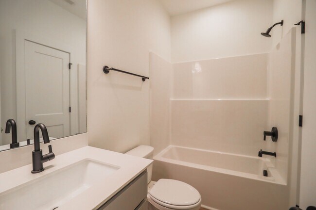 Building Photo - Brand New 3 Bed/3 Bath Duplex!