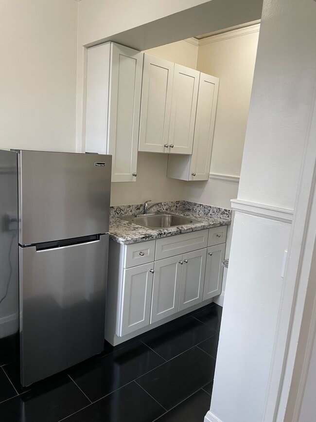 Building Photo - Brand new Studio near Downtown