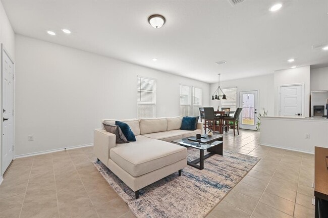 Building Photo - 217 Summit Dr