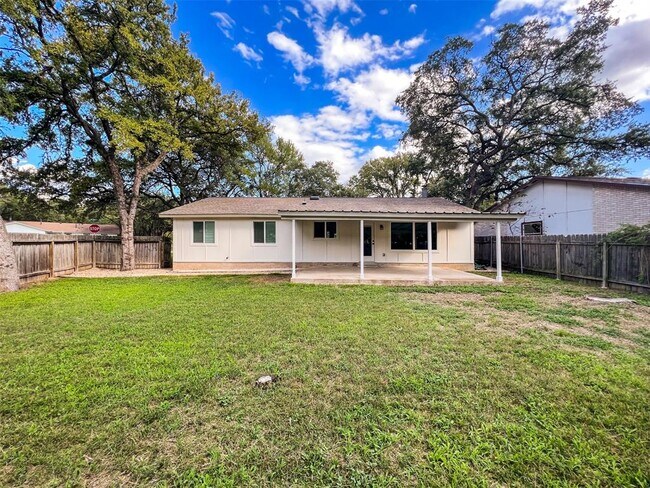 Building Photo - 7736 Croftwood Dr