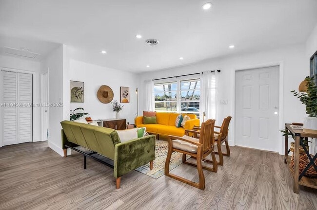 Building Photo - 9134 Reed Dr