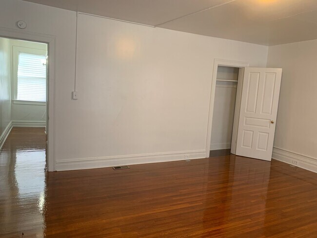 Building Photo - 227 E Philadelphia St