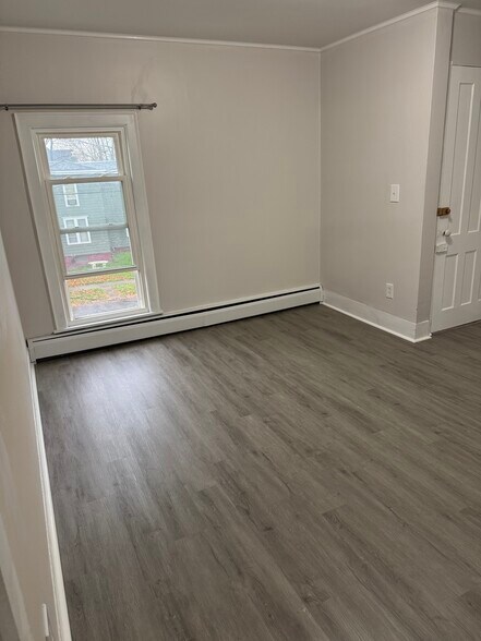 Building Photo - 8 Foote St