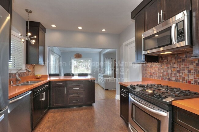 Building Photo - 535 De La Vista Ave