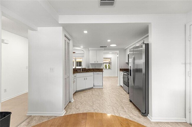 Building Photo - 9662 SW 95th Ct