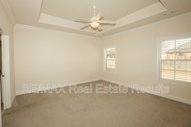 Building Photo - 2106 SW Huntwick Ave