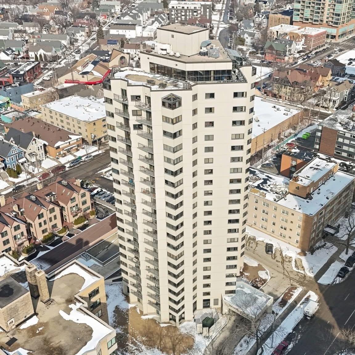 Building Photo - 1633 N Prospect Ave