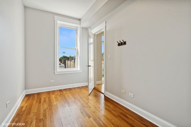 Building Photo - 2345 W Thomas St