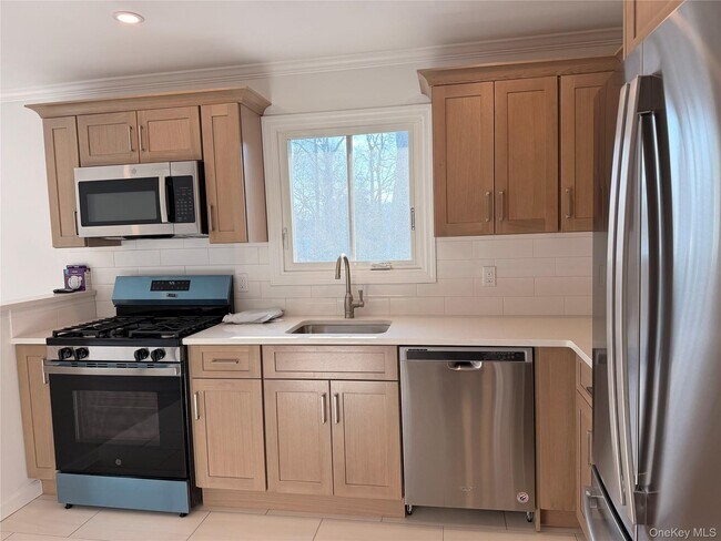 Building Photo - 4 Walnut St