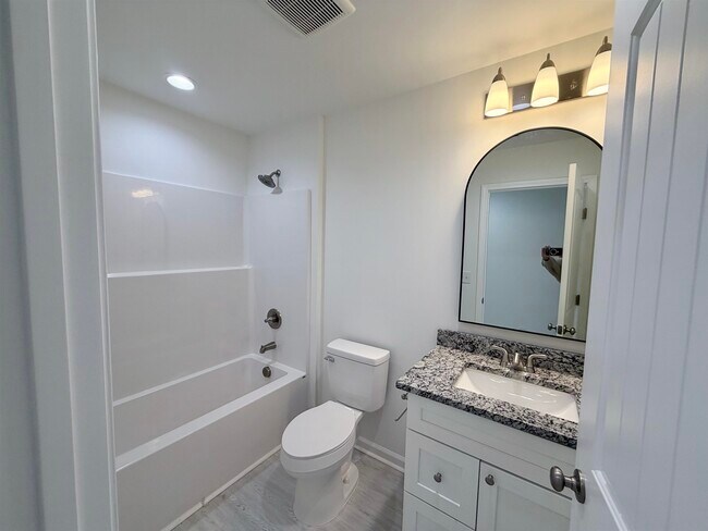 Building Photo - 179 Charter Dr