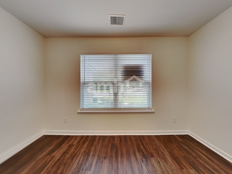 Building Photo - 132 Spring Lakes Dr