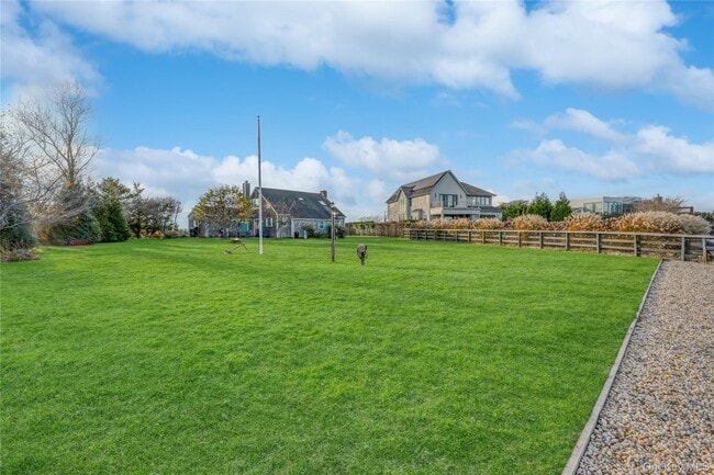 Building Photo - 170 Beach Ln