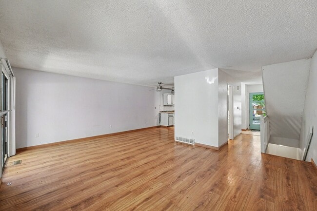 Building Photo - 1511 Seneca Cir