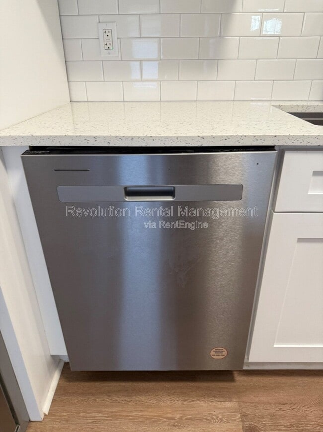 Building Photo - 2011 W Starmount Way