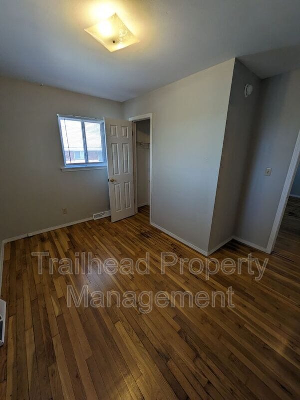 Building Photo - 110 S High St