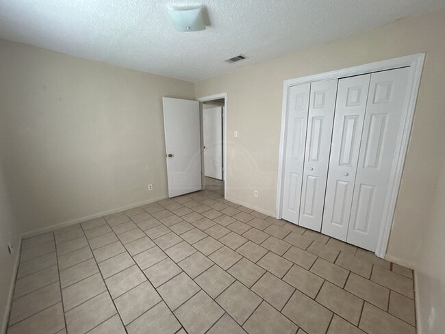 Building Photo - 2803 Greystone Dr