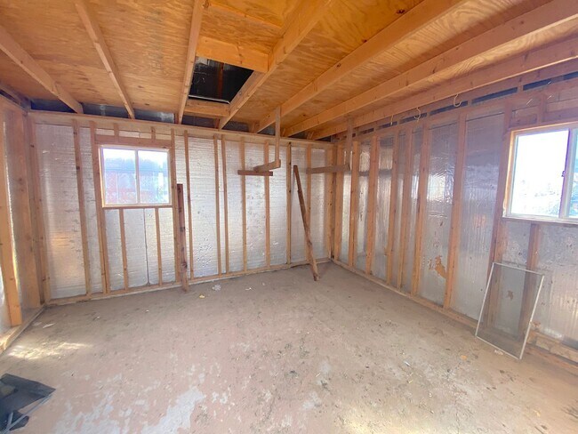 Building Photo - Northeast El Paso 3 Bed Refrig A/C