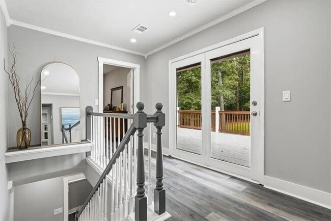 Building Photo - 724 Cowan Rd SE